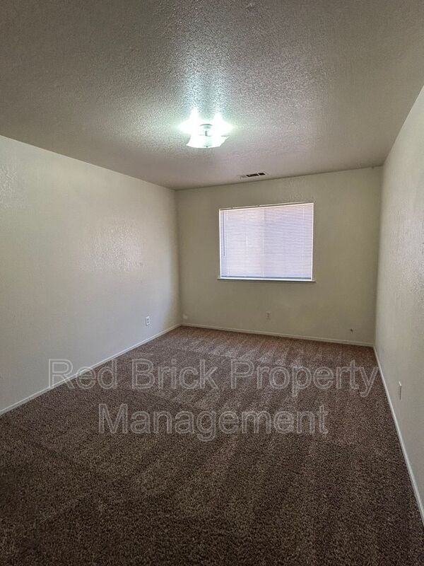 Building Photo - 1711 Elayne Dr