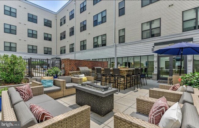 Building Photo - 401 Race St