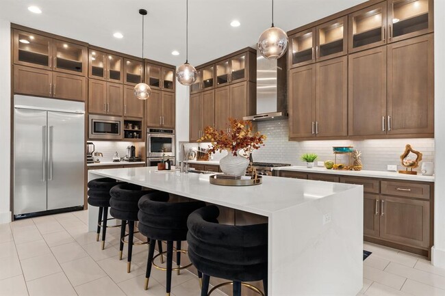 Building Photo - 702 Serene Estates Dr