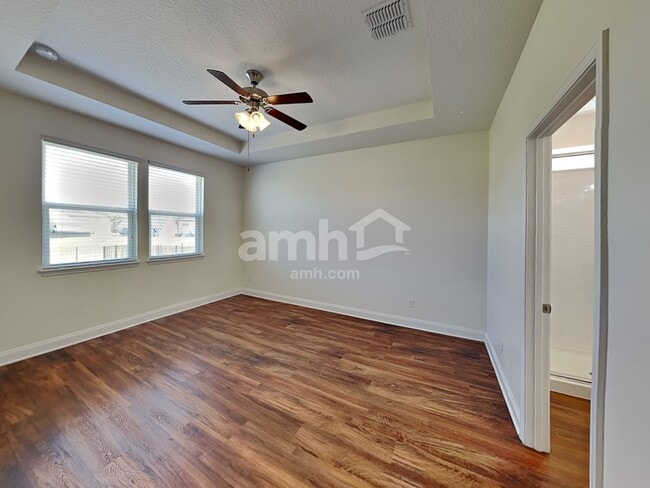 Building Photo - 3298 Roundabout Dr