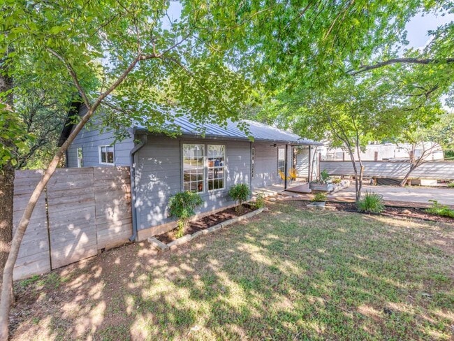 Building Photo - 1705 Adriane Dr