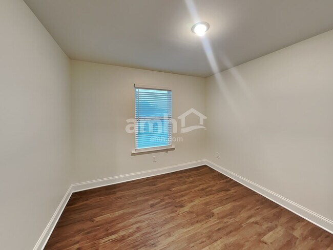 Building Photo - 3880 Chivalry Dr