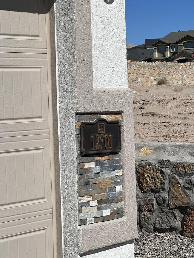 Building Photo - 12701 Iron Falls Dr