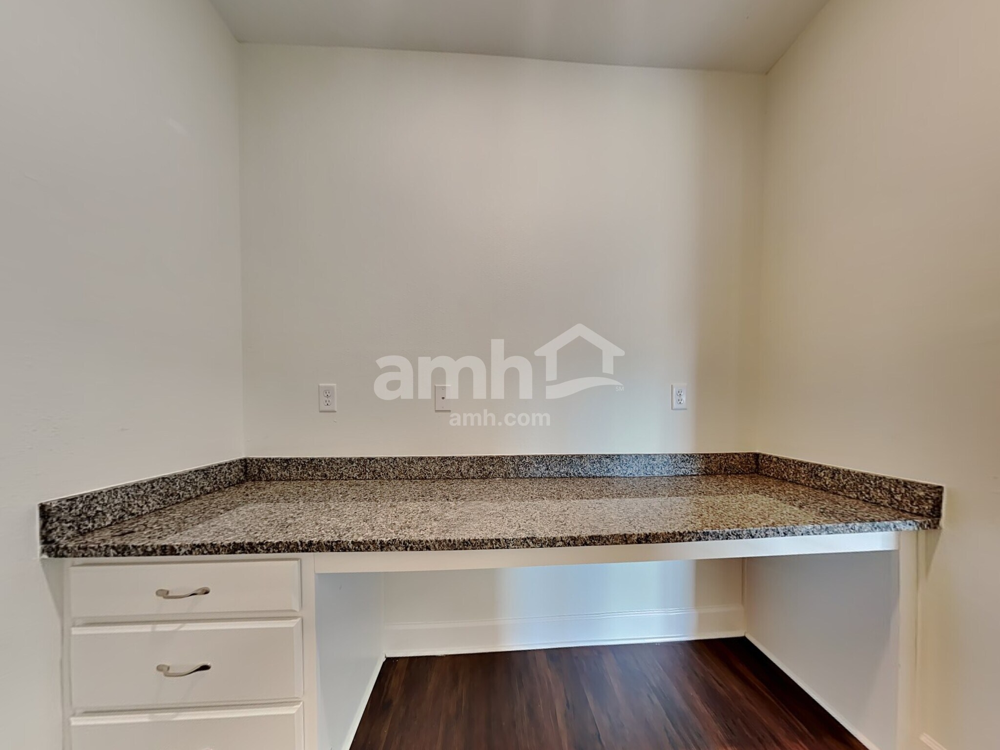 Building Photo - 933 Tan Tara Trl