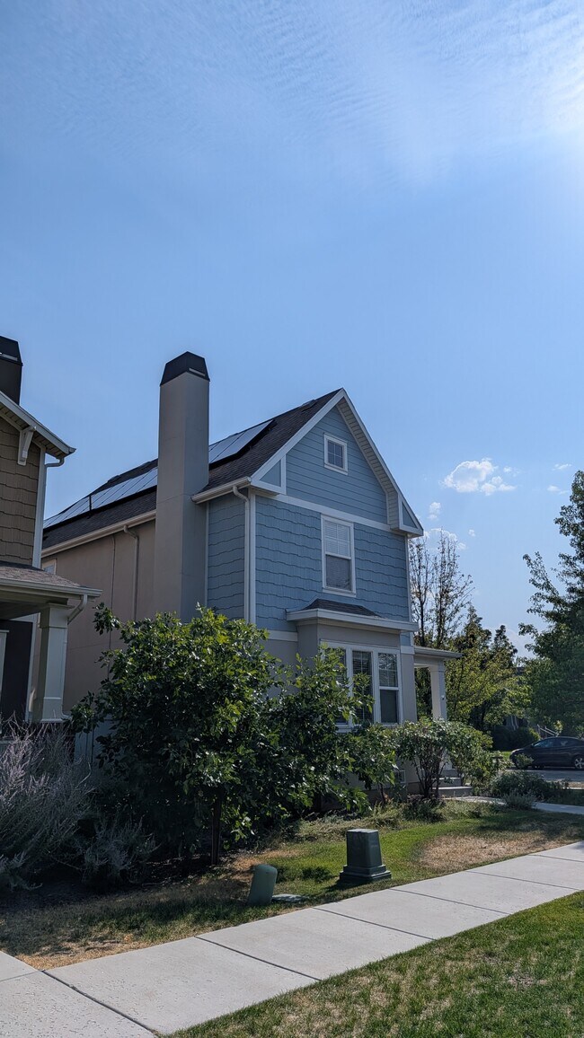 Building Photo - 10241 S Clarks Hill Dr