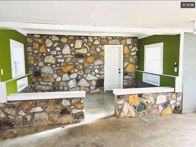 Building Photo - 523 S Washington St