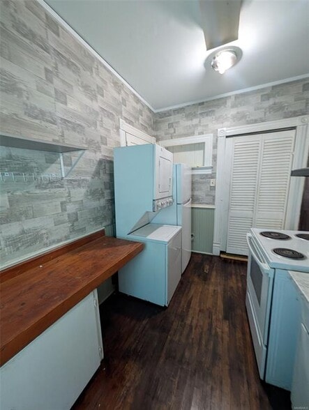 Building Photo - 900 W Tuskeena St