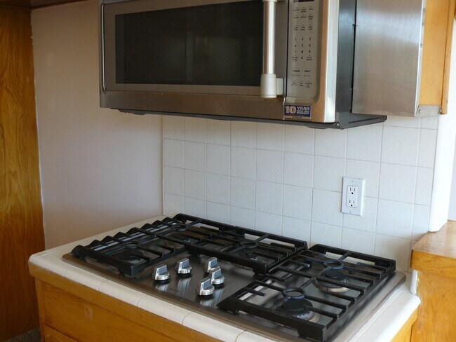 COOKTOP - 15529 Moorpark St