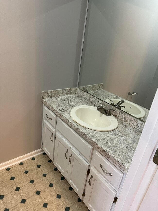 Building Photo - 2003 River Ridge Rd