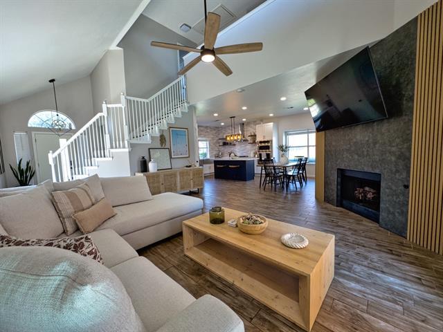 Building Photo - 1402 Stone Canyon Way