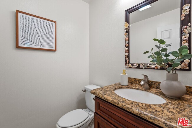 Building Photo - 7301 Vista Del Mar