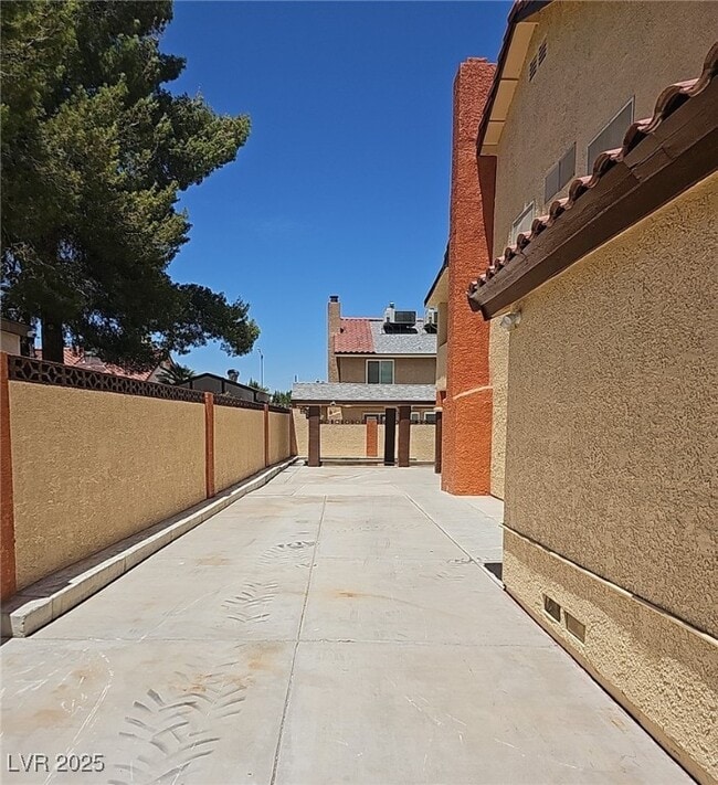 Building Photo - 8600 Abanico Ct