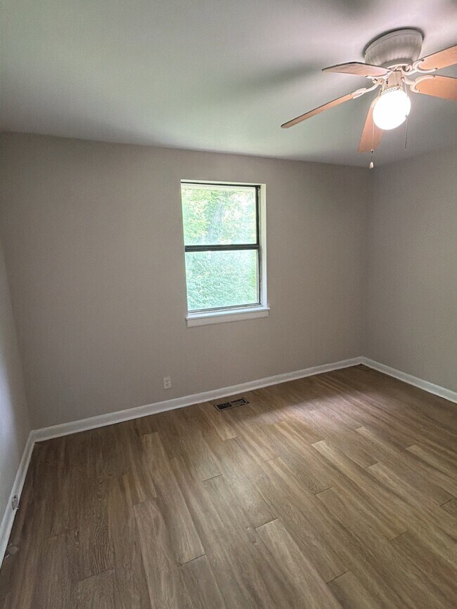 Building Photo - 3351 White Pine Dr
