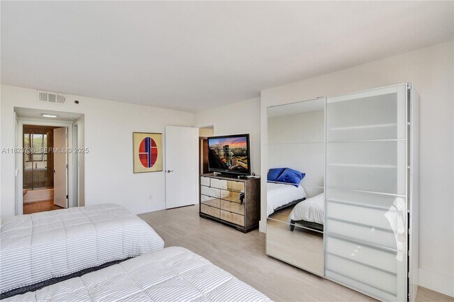 Building Photo - 11113 Biscayne Blvd