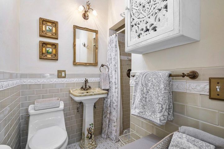 Building Photo - 521 N Swinton Ave