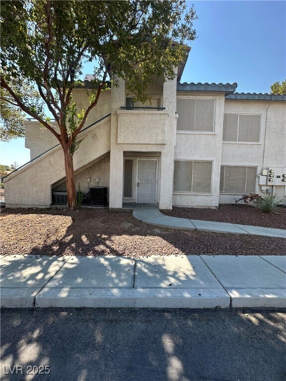 Primary Photo - 3055 Casey Dr