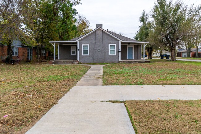 Building Photo - 2440 NW 16th St Duplex