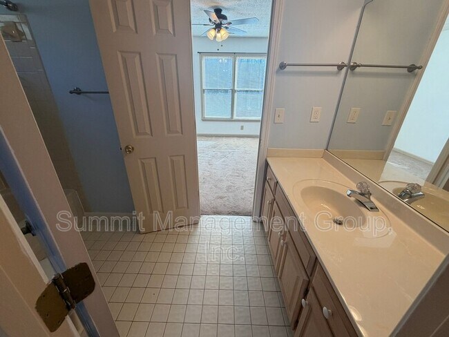 Building Photo - 2405 Twin Creek Ct SW