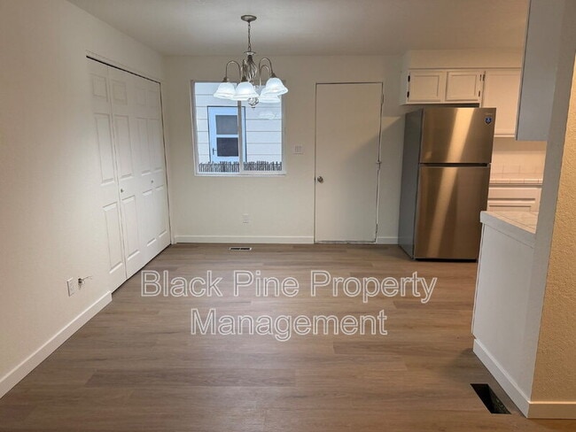 Building Photo - 1937 S Owyhee St