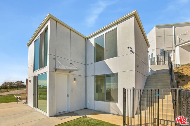 Building Photo - 28405 Via Acero St