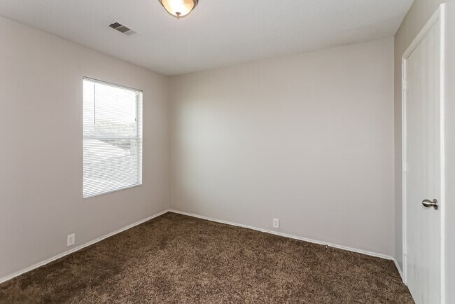 Building Photo - 6250 Gillian Park Dr