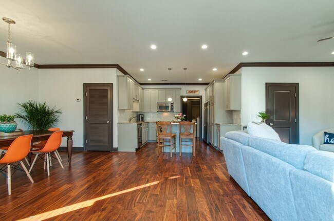 Building Photo - 2110 Acklen Ave