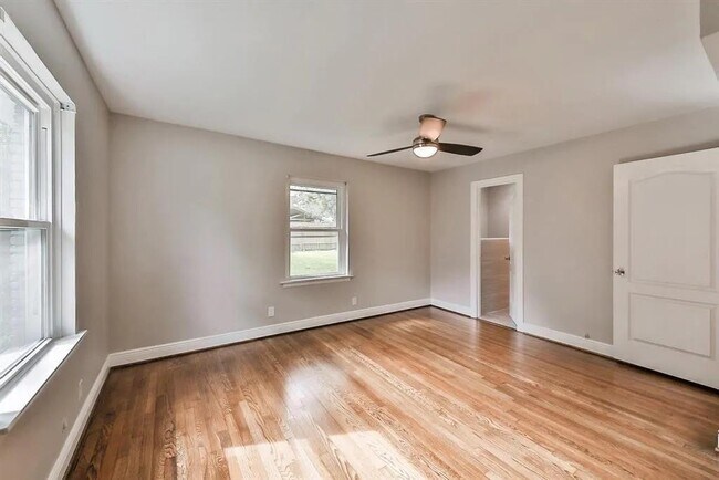 Building Photo - 6135 Indigo St