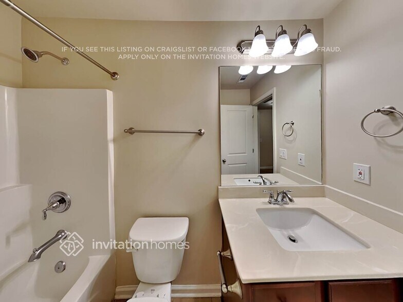 Building Photo - 228 Highland Pointe Cir E