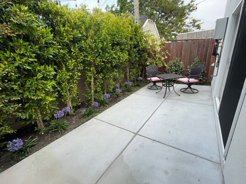 Building Photo - 5136 Hillcrest Dr