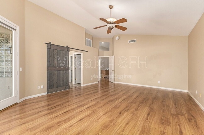 Building Photo - 2738 E Silverwood Dr