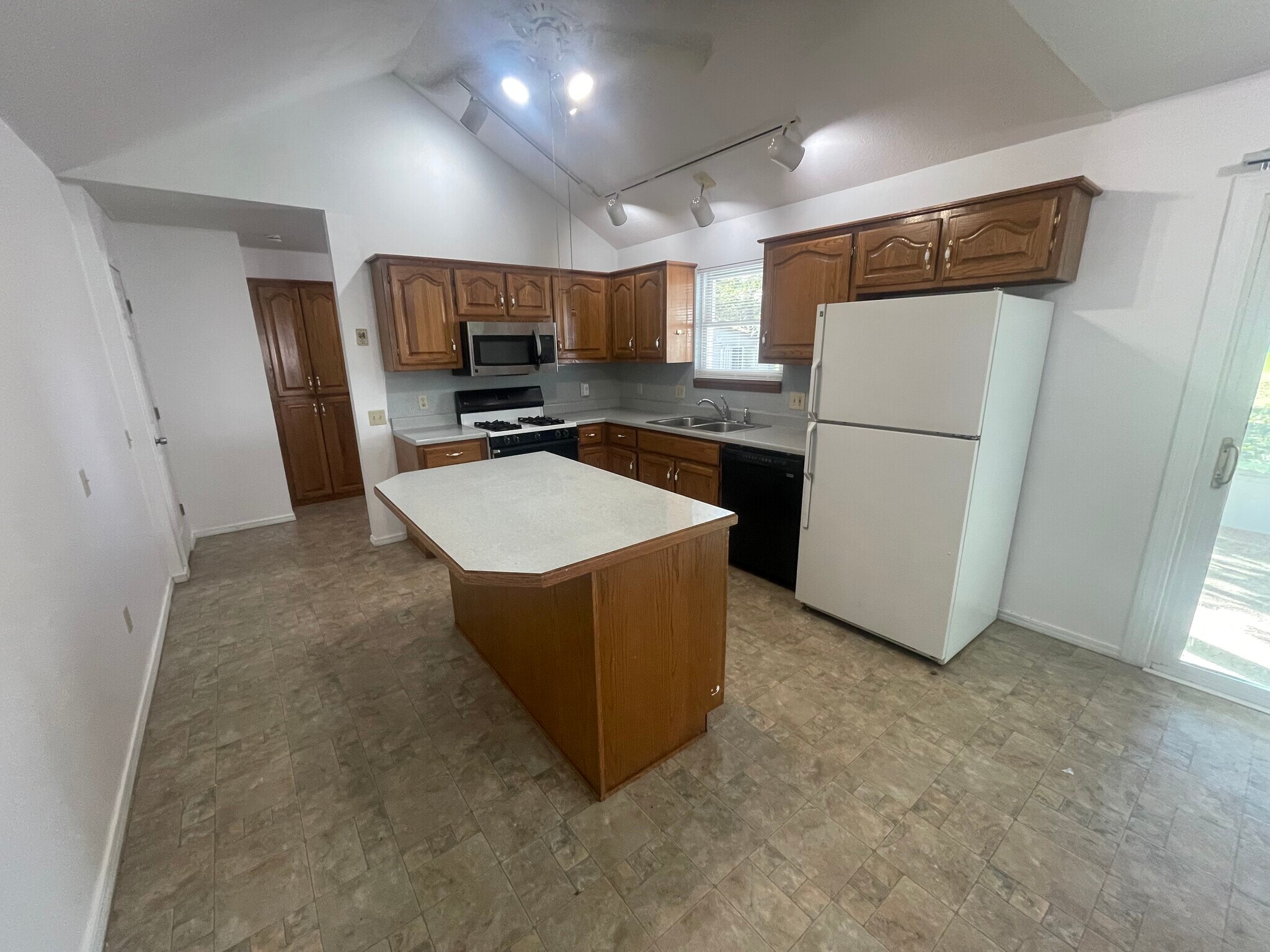 Building Photo - 317 S Market St