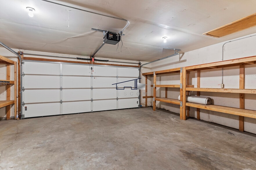 Building Photo - 26 White Barn Dr