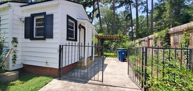 Building Photo - Haymount Charm Home