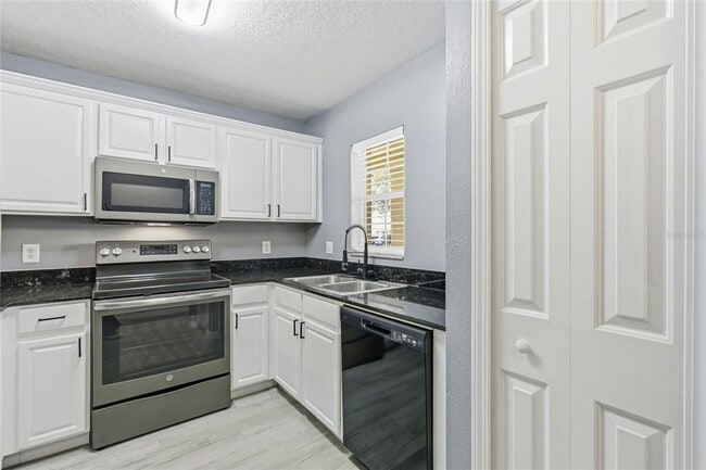 Building Photo - 208 Dragons Fire Pl