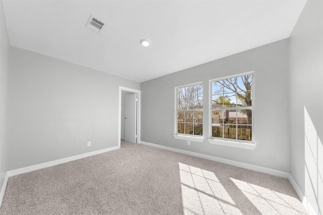 Building Photo - 2523 W Greens Rd