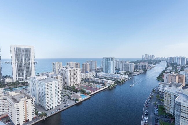 Primary Photo - 2602 E Hallandale Beach Blvd