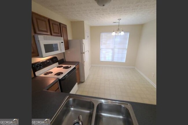 Building Photo - 2103 Grove Way