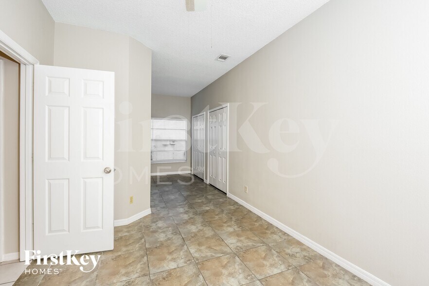 Building Photo - 1047 Whittier Cir