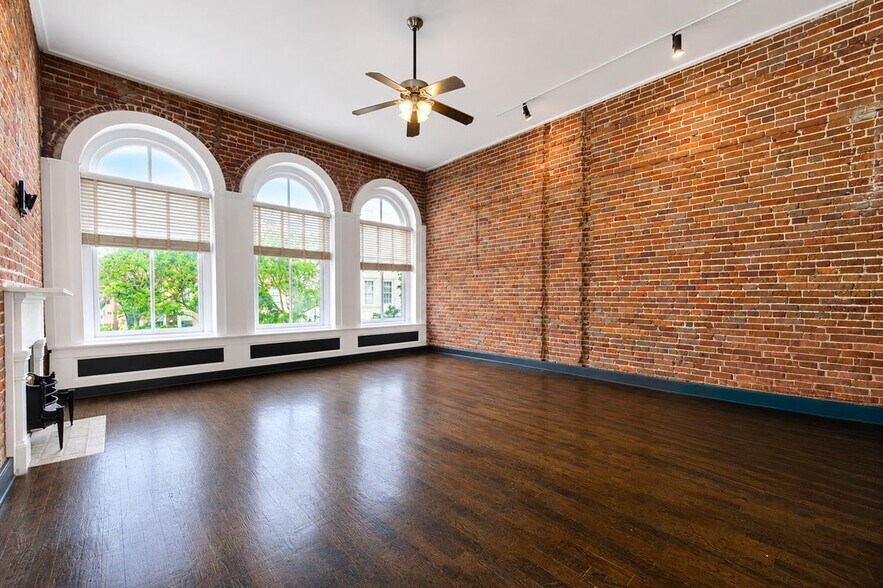 Building Photo - 213 23rd Street Rear