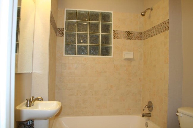 Building Photo - 314 W 37th St