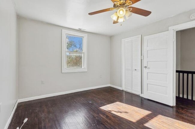 Building Photo - 710 W 31st St