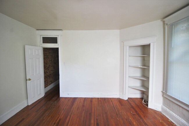 Building Photo - 2026/2027 JHU Off-campus housing for 2019 5bd/2ba w/ W/D! Available 6/15/26
