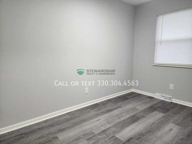 Building Photo - 2557 Edwin Ave