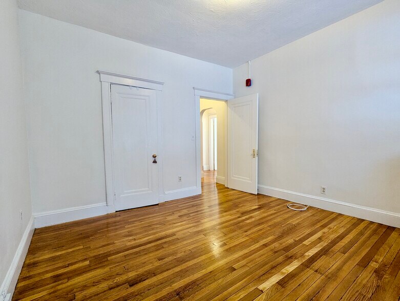 Building Photo - 21 Westbourne Ter