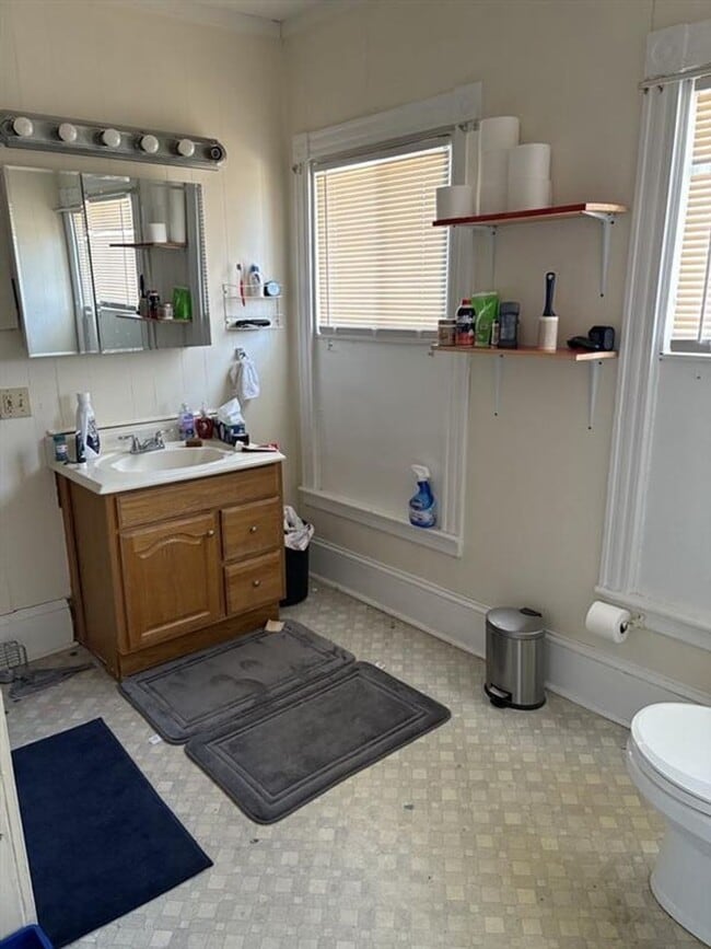 Building Photo - 98 N Main Ave