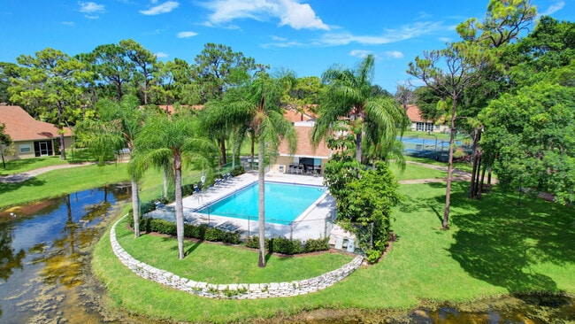 Building Photo - 1105 Maplewood Dr