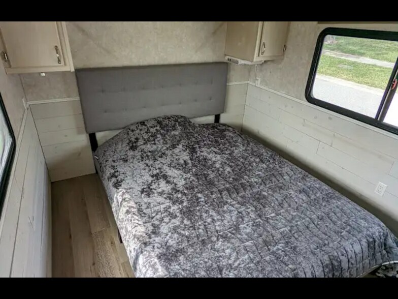 Building Photo - 3715 7th St W