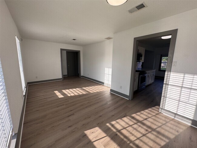 Building Photo - 9750 Guest St
