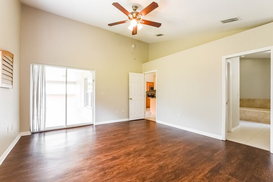 Building Photo - 1436 Lake Marion Dr