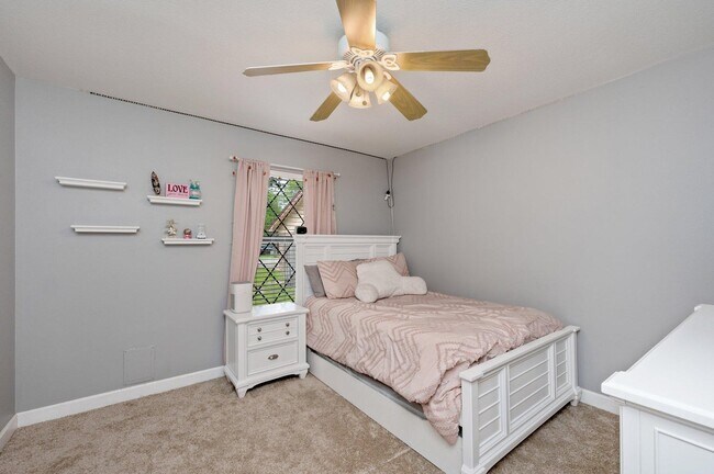 Building Photo - 615 St Martin Cove